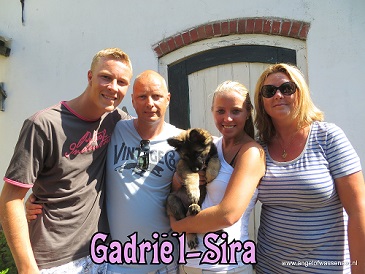 Sira vertrekt met Johan, Claudia, Arjen en Laura naar Schiedam